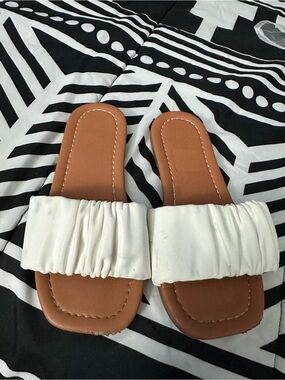 Girls White Ruched Slide Sandals